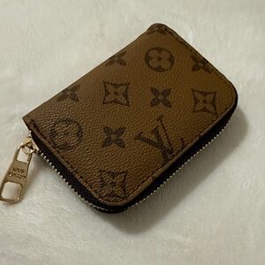 SL Fashions, Ladies Tan Monogram Credit Card Wallet. NEW